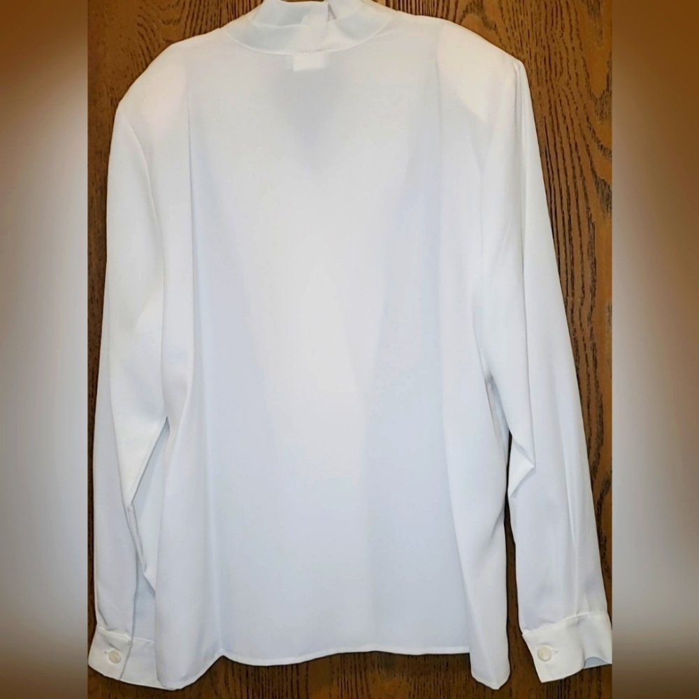 Boutique Brand M & C Uniforms Inc Elegant Cream Color Silk Blouse Sz: 18 NWOT - Picture 2 of 9